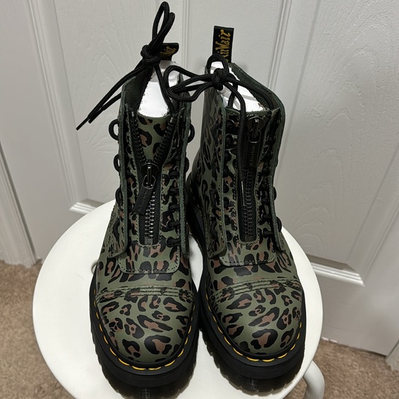 DR. MARTENS SINCLAIR PLATFORM BOOTS - Picture 5 of 15